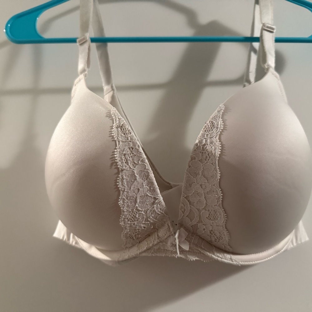 Chic White Lace Trim Bra